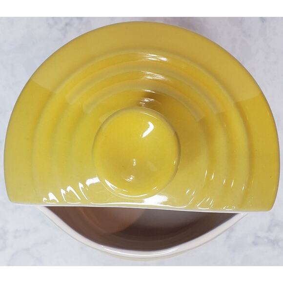 LE CREUSET Stoneware Salt Crock Yellow 10 oz./ 0.3L *Minor Imperfection* - Picture 5 of 11